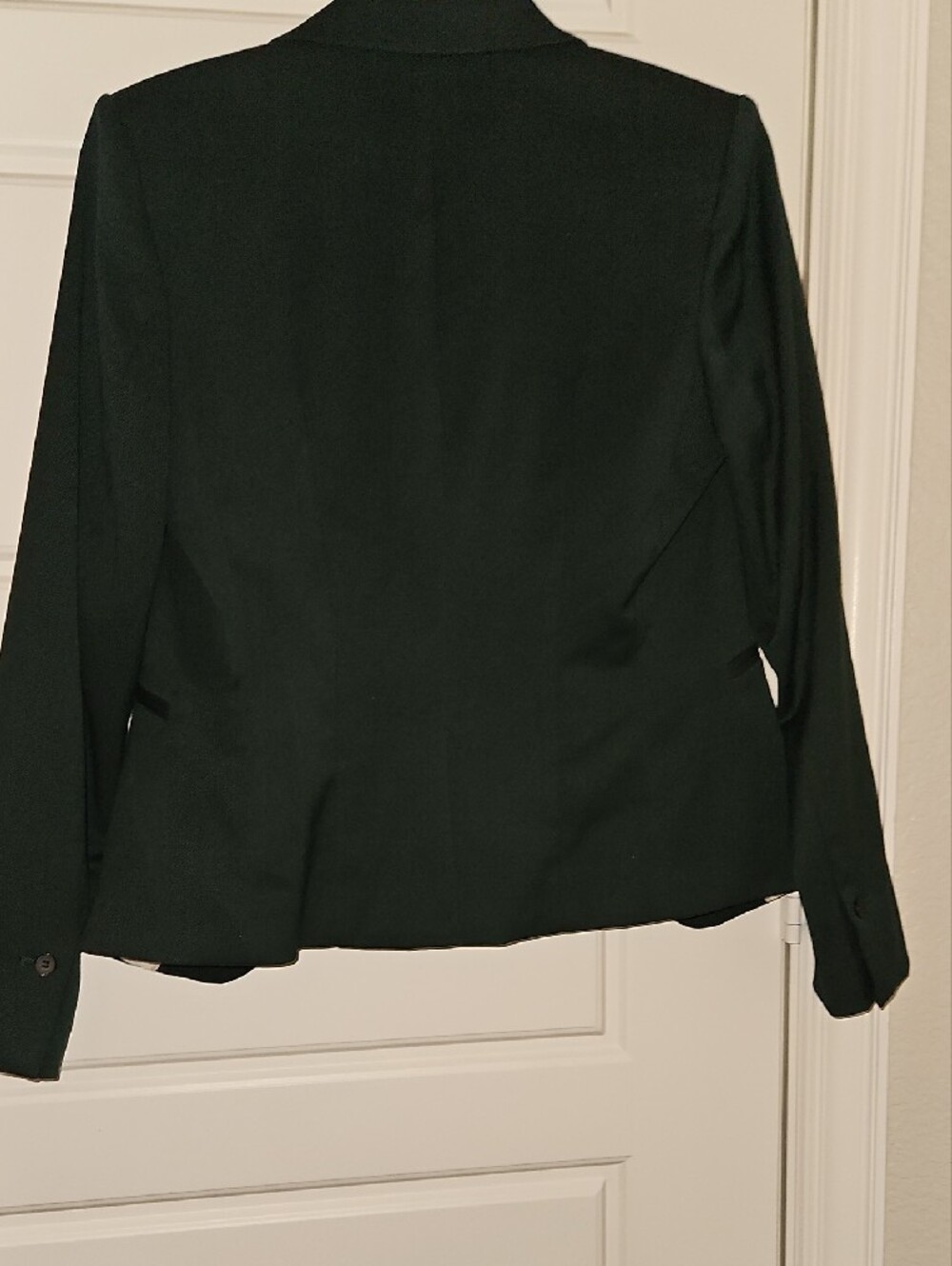 Ladies Olive Green Two-Piece Suit — Classic Single-Button Blazer & Trousers - Picture 5 of 11